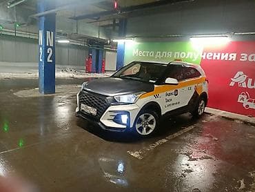 тарпеда тико: Hyundai Creta (белый кузов, черная крыша) с фирменной оклейкой Яндекс — 1