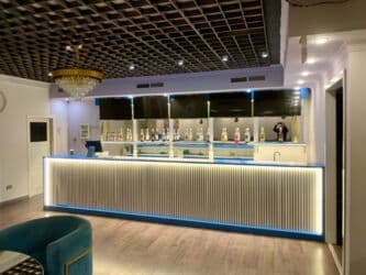 купить стол и стулья для кафе: Стол и стул для кафе, Б/у, Самовывоз — 1