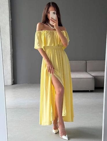 открытые плечи: Элегантное желтое макси-платье с открытыми плечами, идеально — 2