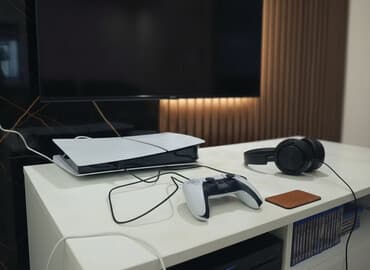 сони плейстейшен 5 бу цена: PlayStation 5 (Slim) с комплектным геймпадом DualSense - Игровая — 1