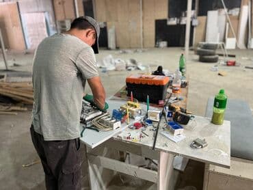 работу охранника: Электрик круглосуточно 
профессиональный Электрик — 8