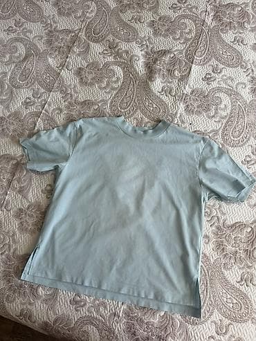 Футболка Uniqlo 
размер S. 
Цена 500 — 1