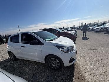 машины по низким ценам: Chevrolet Spark: 2017 г., 1 л, Автомат, Бензин, Хэтчбэк — 3