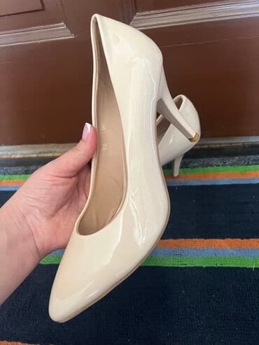 туфли беж цвет: Лодочки бежевого цвета 
38 р 
Новый — 3