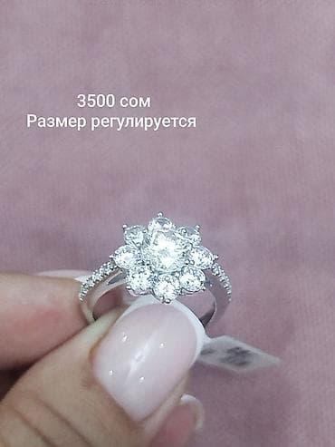 Личные вещи: Ювелирные украшения, из серебра 925 пробы с муассанитом. Каждое — 4