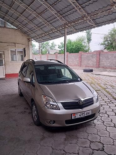 Toyota Corolla Verso: 2002 г., 1.8 л, Механика, Бензин, Минивэн