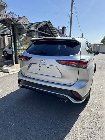 Toyota Highlander: 2024 г., 2.4 л, Автомат, Бензин, Кроссовер — 9