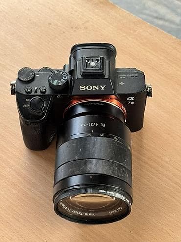 Полнокадровая беззеркальная камера Sony α7 III с объективом Zeiss