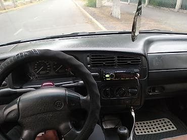 colf 2: Volkswagen Vento: 1996 г., 1.8 л, Механика, Бензин, Хэтчбэк — 3
