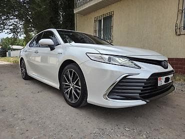 prius v: Toyota Camry: 2022 г., 2.5 л, Вариатор, Гибрид, Седан — 3