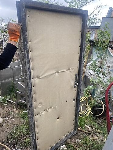 Металлические сейфовые двери: Бронированная дверь
Бронь дверь
Бронь 
200/90 — 2