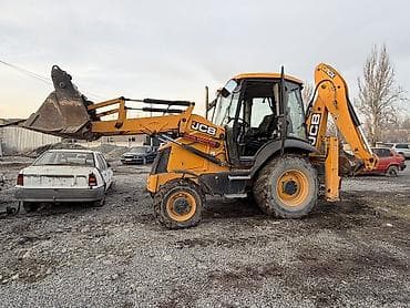 cdi 270: Экскаватор-погрузчик JCB желтого цвета.Машина имеет кабину оператора с — 8