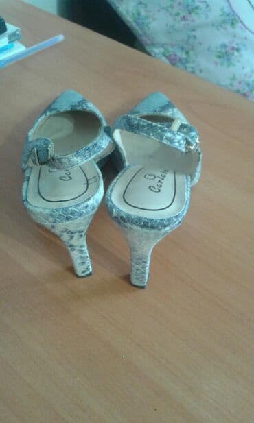 Босоножки, сандалии, шлепанцы: Баскони босоножки. Надевала 1 раз только на мероприятие. Состояние — 4