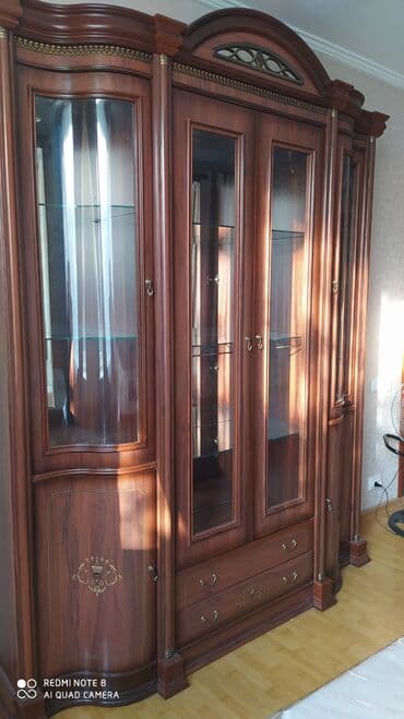 шкаф для офиса: Горка, пр-во Италия, Классическая гостиная витрина из натурального — 5