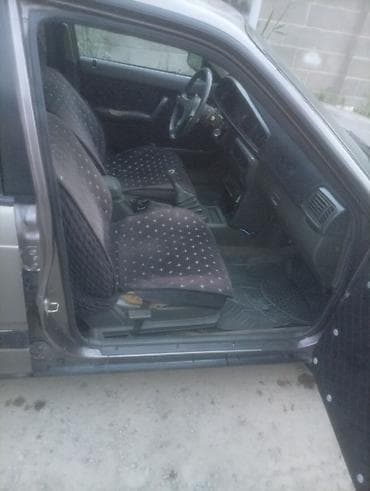 e90 bmw: Mazda 626: 1991 г., 2 л, Механика, Бензин, Лифтбек — 9