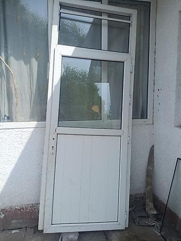 полипропиленовый мешки: ПВХ дверь с остеклением - Материал: пластиковый профиль (белый). - — 1