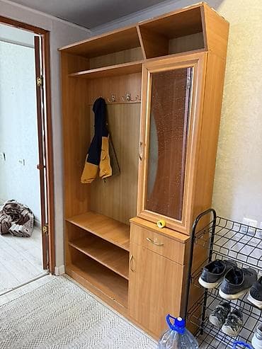 из латуни: БЕСПЛАТНО! СРОЧНО ЗАБИРАЙТЕ! Прихожая + гостиная стенка (набор из — 1