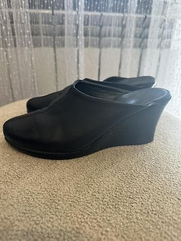 Женские сабо на танкетке, черные - Модель: закрытый мыс, открытая