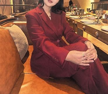 женский жынсы: Костюм Б\У
Надевали 1 раз
Размер Ska — 3