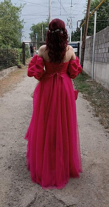 Вечернее платье ярко‑розового цвета в пол. - Силуэт: А‑образный at lalafo.kg Вечернее платье ярко‑розового цвета в пол. - Силуэт: А‑образный