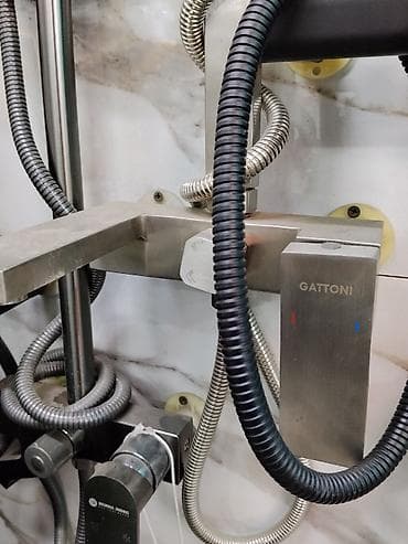 Смеситель для душа/ванны GATTONI, настенный, с современной