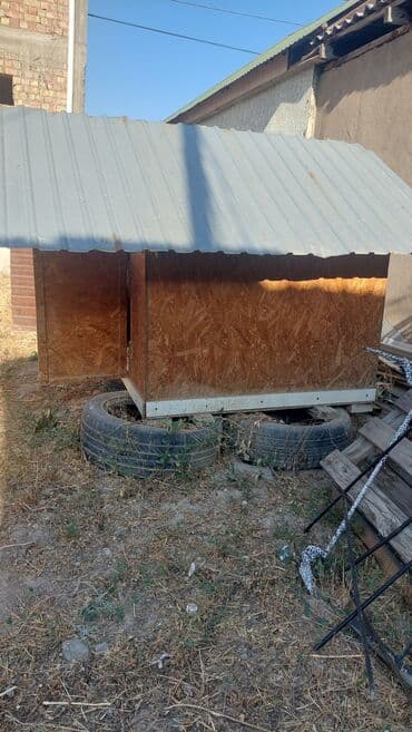 купить домашних животных: Будка для собаки из ОСБ с двускатной крышей - Материал: стены и пол — 1