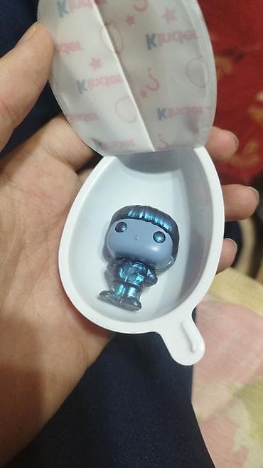 Мини-фигурка-уилл из изнанки.Есть вкладыши.также можно обменяться на