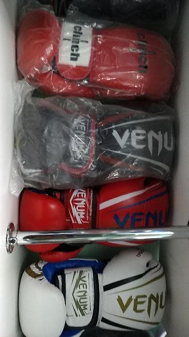 кикбокс: Боксерские профессиональные перчатки VENUM 100% кожа в спортивном — 1