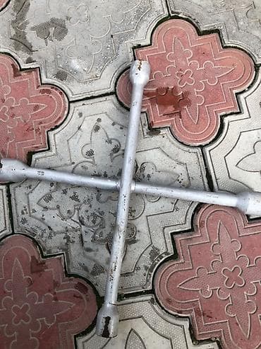 балон р14: Крестовой баллонный ключ для колесных гаек - Форм-фактор: крест, 4 — 3