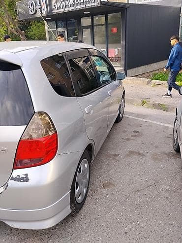 Honda Fit: 2003 г., 1.5 л, Автомат, Бензин, Хэтчбэк