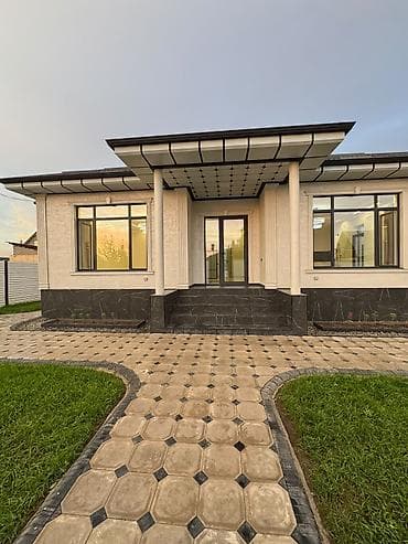 Продажа домов: Современный одноэтажный дом с благоустроенной территорией - — 1