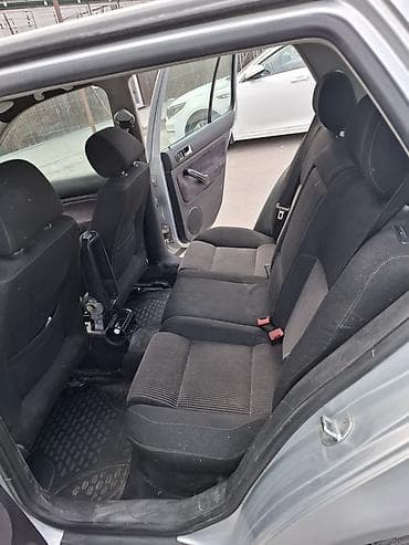 Унаа сатуу: Volkswagen Golf: 2003 г., 2 л, Кол менен иштөөчү, Бензин, Хетчбек — 6