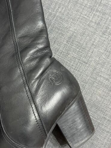 обувь для охоты: Женские кожаные сапоги Marco Tozzi, в отличном состоянии. Носила всего — 2