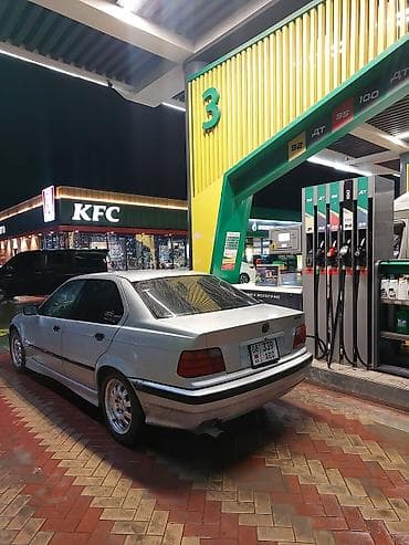 кузов е36: BMW 3 series: 1991 г., 1.8 л, Ручные, Бензин, Седан — 5