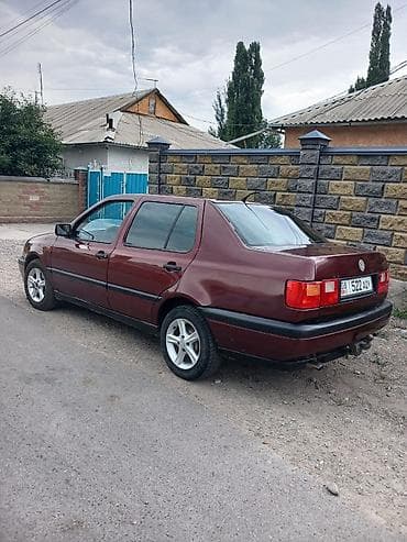Унаа сатуу: Volkswagen Vento: 1993 г., 1.8 л, Кол менен иштөөчү, Бензин, Седан — 3