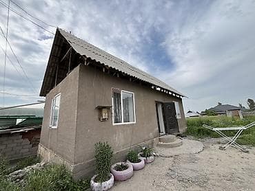продаю коттеджи: Дом с участком. Одноэтажный дом с мансардной крышей, огороженная — 2