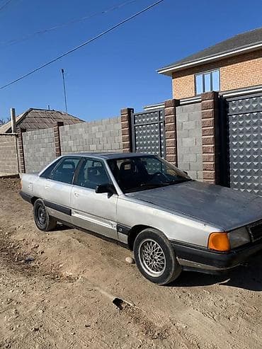 Audi 100: 1988 г., 2 л, Механика, Бензин, Седан