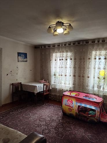 с гаража: Продаётся частный дом с большим ухоженным двором и садом. Основные — 9