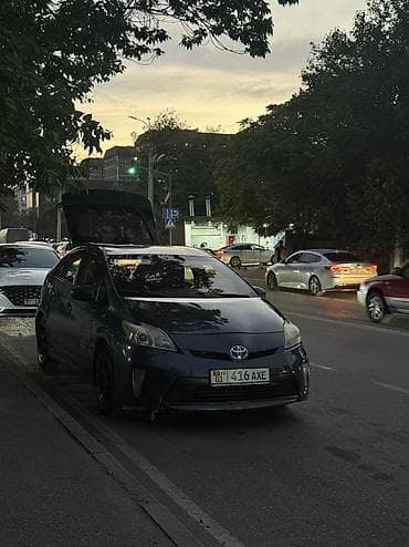 Toyota Prius: 2012 г., 1.8 л, Вариатор, Гибрид, Хэтчбэк at lalafo.kg Toyota Prius: 2012 г., 1.8 л, Вариатор, Гибрид, Хэтчбэк