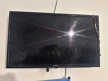 skyworth: Телевизор Skyworth, диагональ около 32–40". Плоская LED‑панель, тонкая — 1