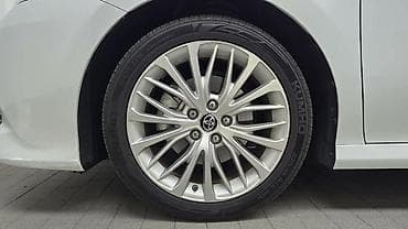 byd leopard: Toyota Camry: 2018 г., 2.5 л, Вариатор, Гибрид, Седан — 5
