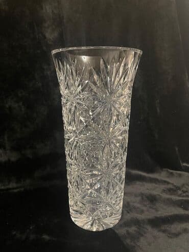 Подставки и держатели для книг: Набор из 4 хрустальных ваз Описание: - Материал: прозрачный хрусталь — 2