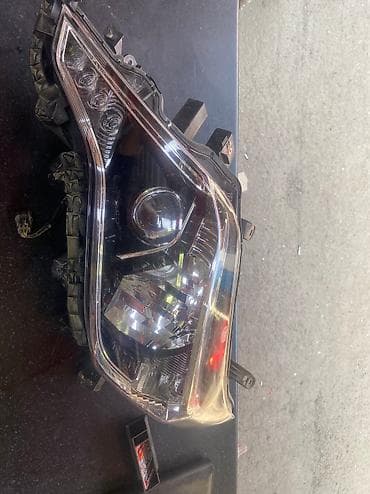 shadow line: Передняя левая фара Toyota — 1