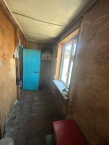2 rooms: Небольшой одноэтажный дом из белого кирпич. Характеристики: - — 3