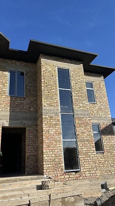 гостиница 5 микрорайон: Двухэтажный кирпичный дом под ПСО, площадь 200 м². - Участок 5 соток — 3