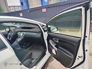 toyota prius 2013: Toyota Prius: 2013 г., 1.8 л, Вариатор, Гибрид, Хэтчбэк — 9