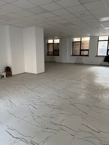 продаю офис 107 м² с ремонтом с мебелью административное здание 1 этаж: Продаю Магазин В жилом доме, 112 м², Свежий ремонт, Отдельный вход, 1 этаж — 5