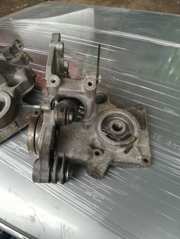 Ауди 2,5 качалка Натяжитель 2,5. Запчасти Ауди 2,5TDI. Качалка Ауди