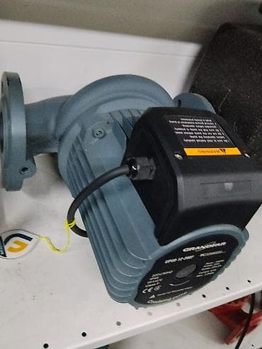 Циркуляционный насос Grundfos/Grandfar (на фото маркировка Grandfar)