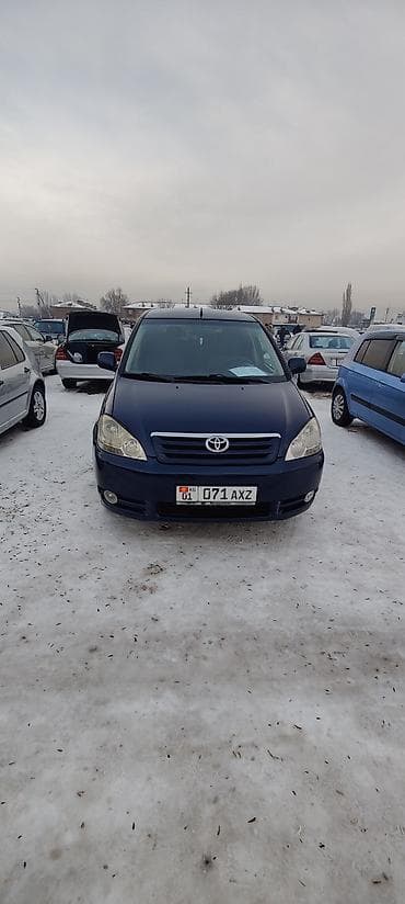 Toyota Avensis Verso: 2001 г., 2 л, Механика, Бензин, Минивэн at lalafo.kg Toyota Avensis Verso: 2001 г., 2 л, Механика, Бензин, Минивэн